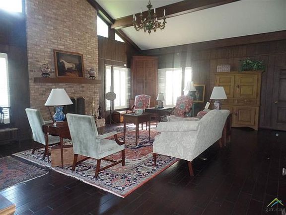 5th image of 916 Crestwood Dr