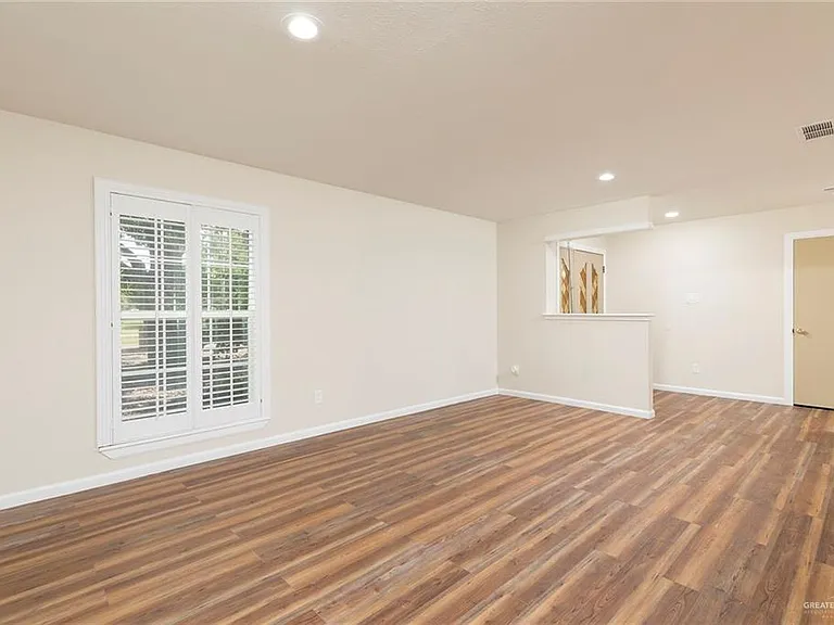 1218 Bluebird Ave — Photo 7