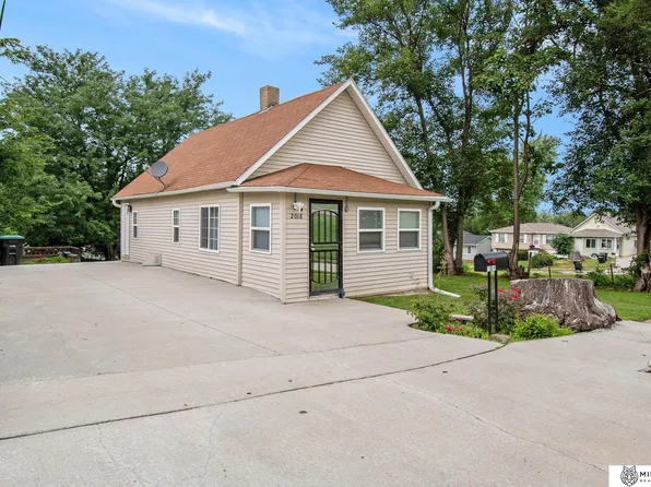 2018 N 35th St, Omaha, NE 68111