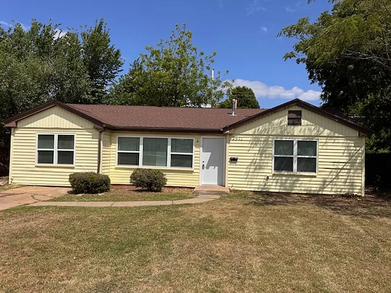 2917 Shirley Ln — Photo 1