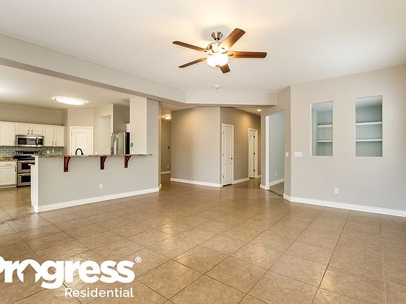 4th image of 17462 W Crocus Dr