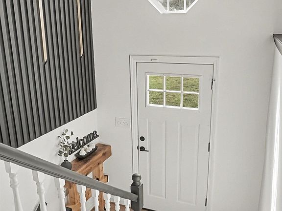 3rd image of 113 Fairlane Dr