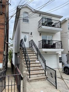 208 68th St #2, Guttenberg, NJ, 07093