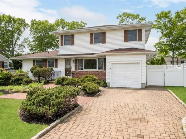 42 Simmons Drive, East Islip, NY 11730