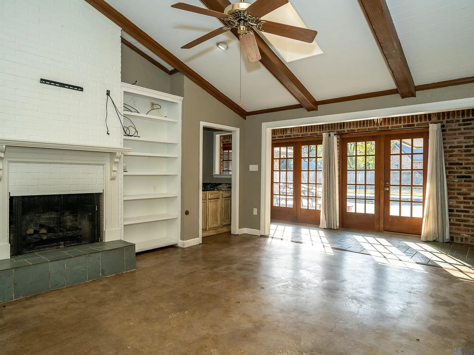 4 bed, 2822 sqft, $3,200 — Photo 2