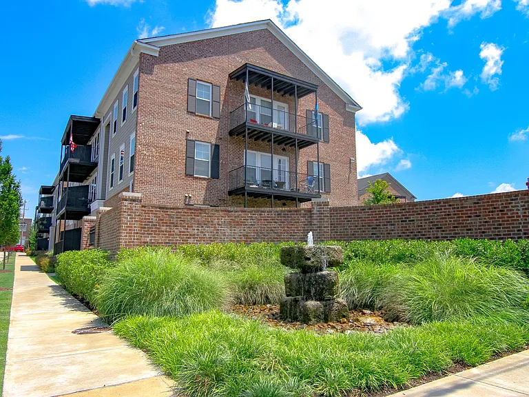 South Junction Apartments — Photo 44