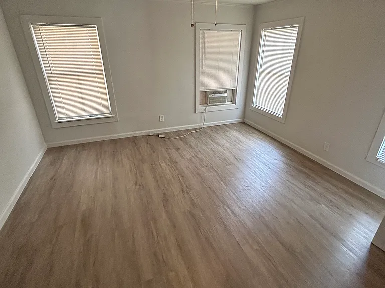 650 W Neely St — Photo 3