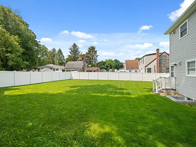 25 Lorraine Ct #1 — Photo 16
