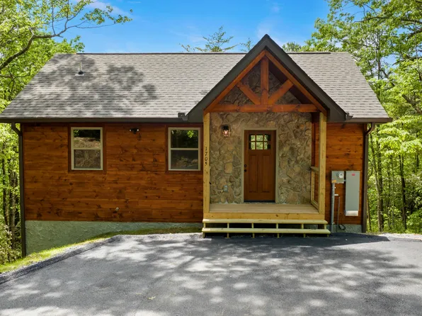 1705 Parkway View Ct, Sevierville, TN 37876