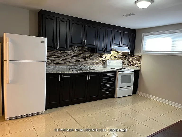 2 Leslie St #BASEMENT — Photo 3