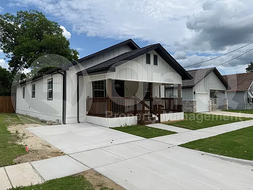 2209 Wellington St Photo 1