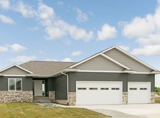 1010 Wood Lily Rd, Solon, IA 52333