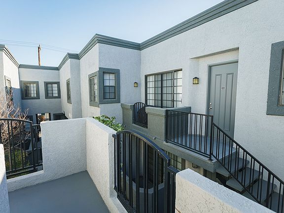 5th image of 520 N Hollywood Way #207