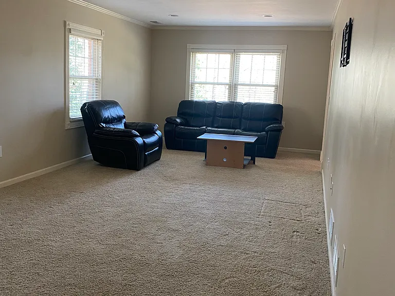 5027 Castlewood Dr — Photo 2
