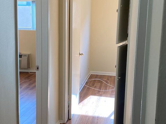 4th image of 17320 Burbank Blvd #39