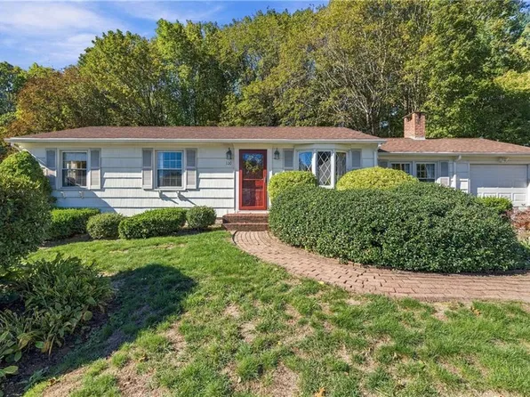 100 Sleepy Hollow Dr, Cumberland, RI 02864