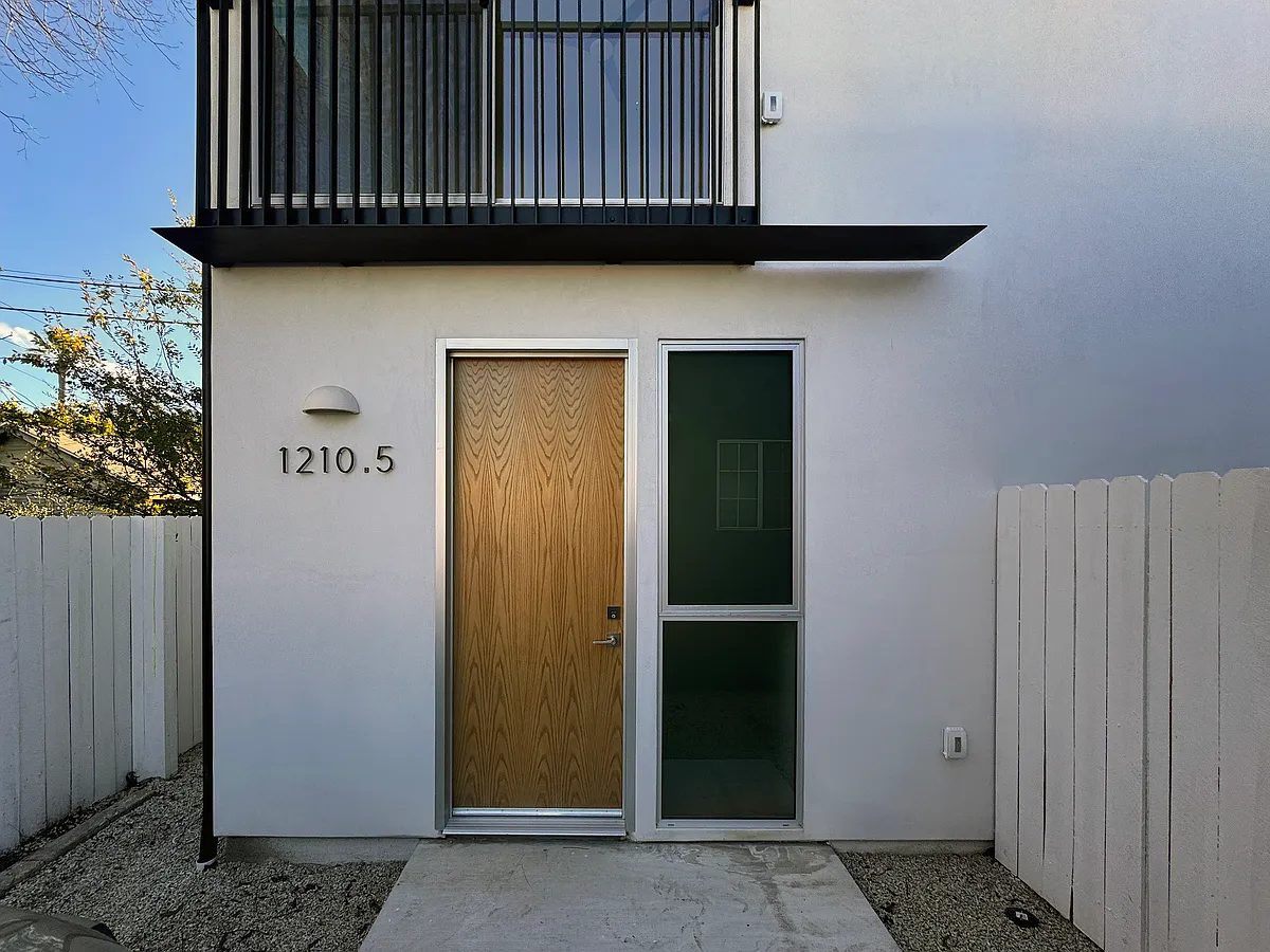 Building Photo - 1210.5 Manzanita St