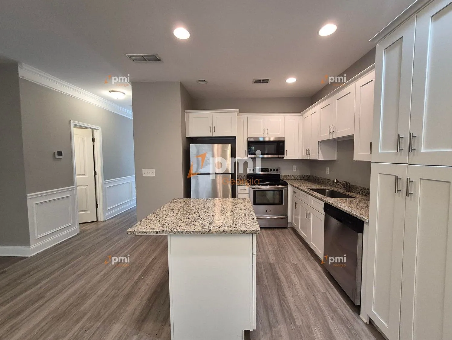 3 bed, 2.5 bath, 1520 sqft, $2,050 — Photo 2