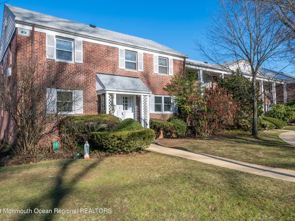19 Manor Dr, Red Bank, NJ 07701