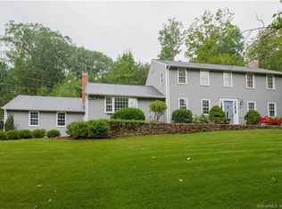 5 Powder Horn Dr, Simsbury, CT 06070