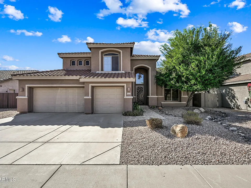 4633 E Robin Ln