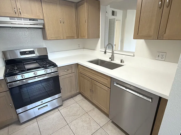 3119 Foothill Blvd #1 — Photo 10
