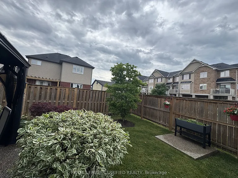 252 Westbank Trl — Photo 41