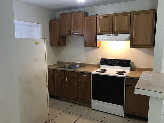 5th image of 888 NW 16th Ter