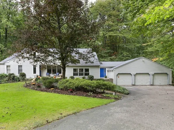 31599 Fairview Rd, Chagrin Falls, OH 44022