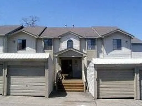 4980 Oakhill Dr #66-1, Waterford, MI 48329