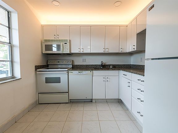 3rd image of 21 Abbey Lane #208