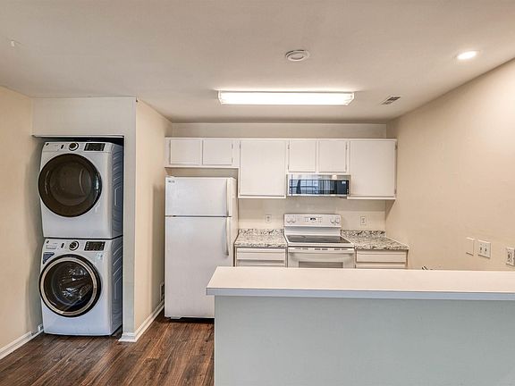 5th image of 105 Driftwood Ct #105