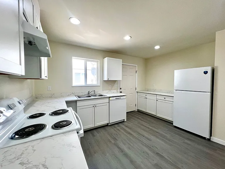 713 N 6th Ave — Photo 5