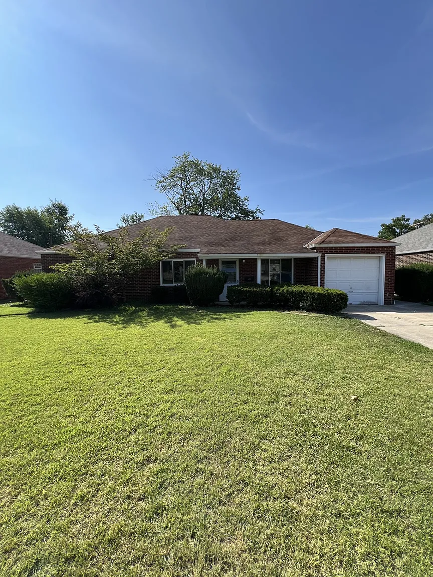 27340 Forestview Ave photo 1