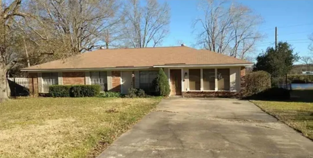 38 Fair Oaks — Photo 1
