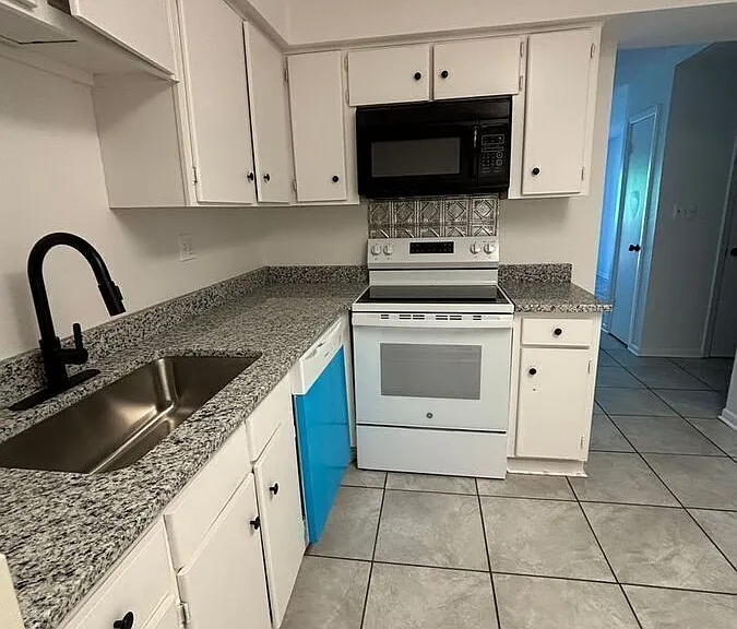 2101 Ottawa St #102B — Photo 10