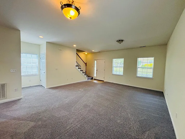1719 Aden Ln — Photo 3