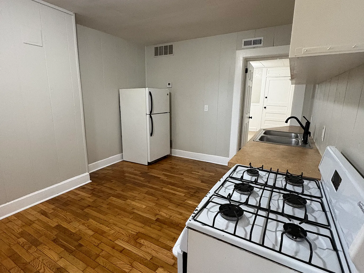514 Seneca St. Apt. C — Photo 4