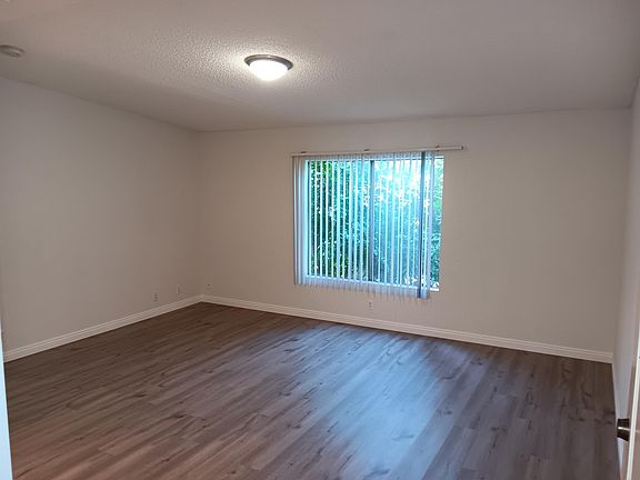 5th image of 1939 Beloit Ave APT 203