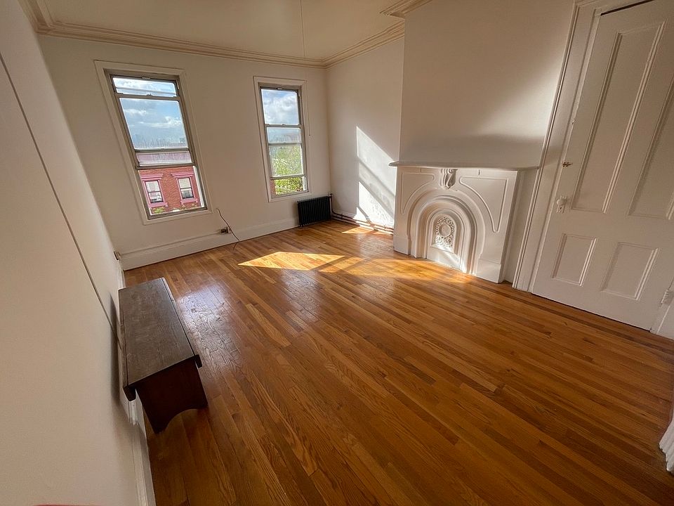 1st image of 160 Bedford Ave #4
