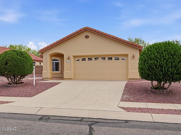 3rd image of 2465 N Camino Reloj