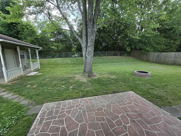 310 Susan Ln — Photo 21