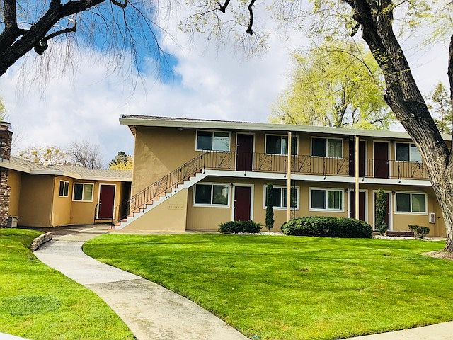 1st image of 459 Sunberry Dr #3