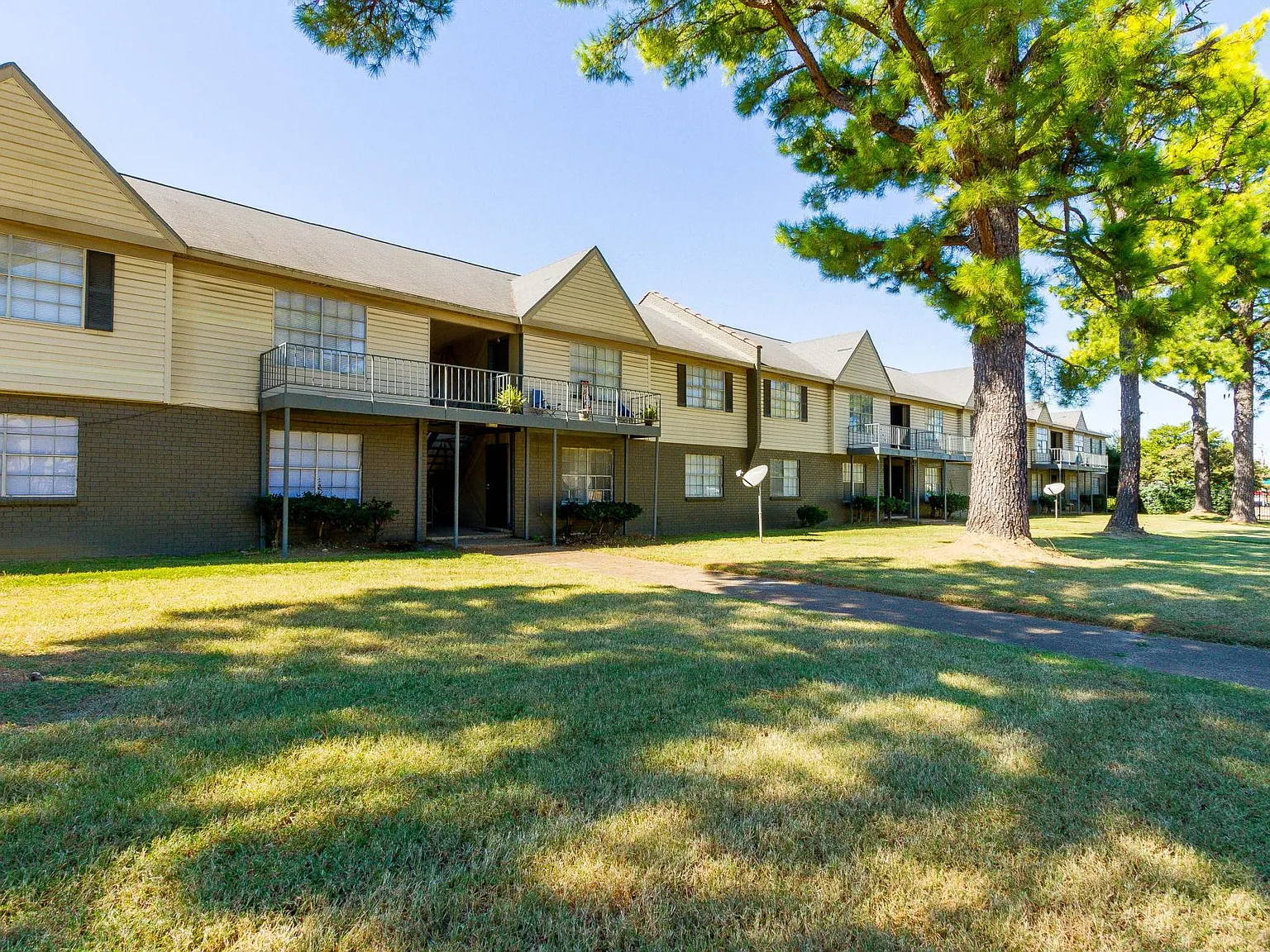 2 bed, 1.5 bath, 900 sqft, $750 — Photo 4