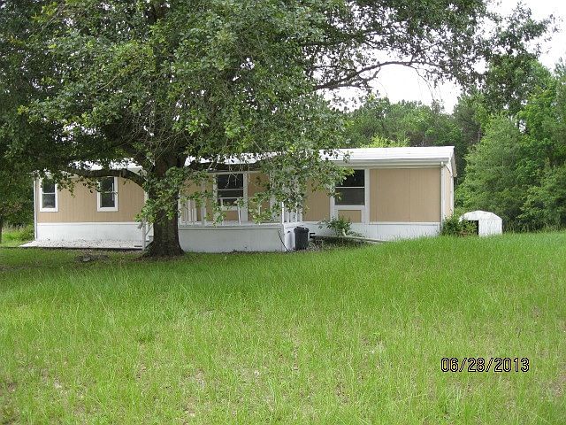Front with nice tree