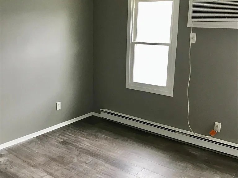 555 Schiller Ave — Photo 12