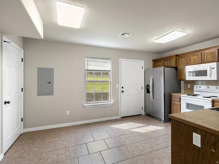 703 W Garland St #A — Photo 6