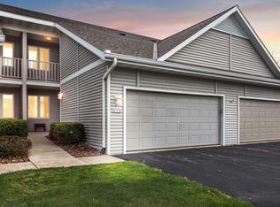 976 Oconomowoc Pkwy, Oconomowoc, WI