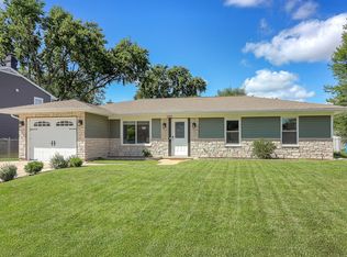 1132 Highbury Dr, Elgin, IL 60120