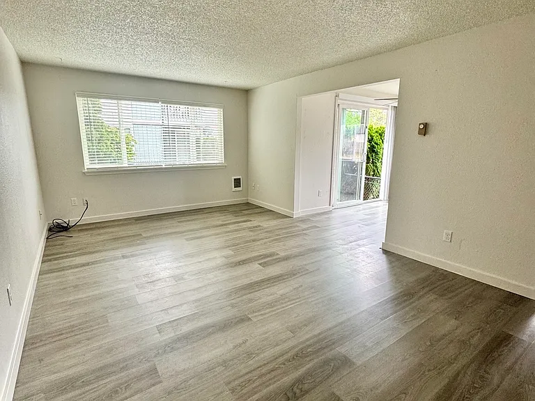 Village Glen Apartments — Photo 29